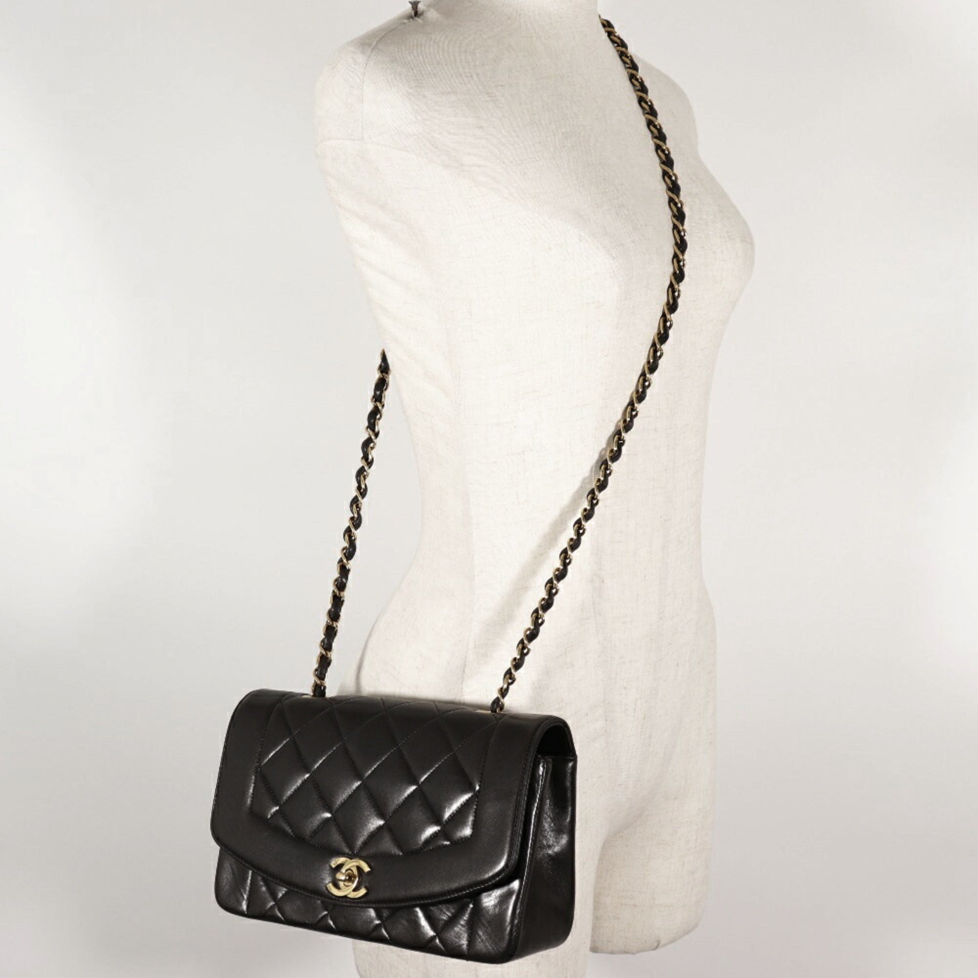 CHANEL Diana Flap 22 Shoulder Bag Chain Matelasse A01164 Lambskin Made in France Black Crossbody Turnlock diana flap Women's